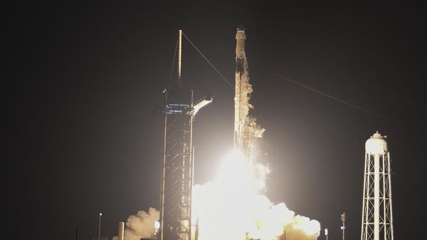 انطلاق الصاروخ فالكون - 9 إلى محطة الفضاء الدولية من مركز كينيدي للفضاء التابع لوكالة ناسا وعلى متنه طاقم يضم رائد الفضاء الإماراتي سلطان النيادي - سبوتنيك عربي