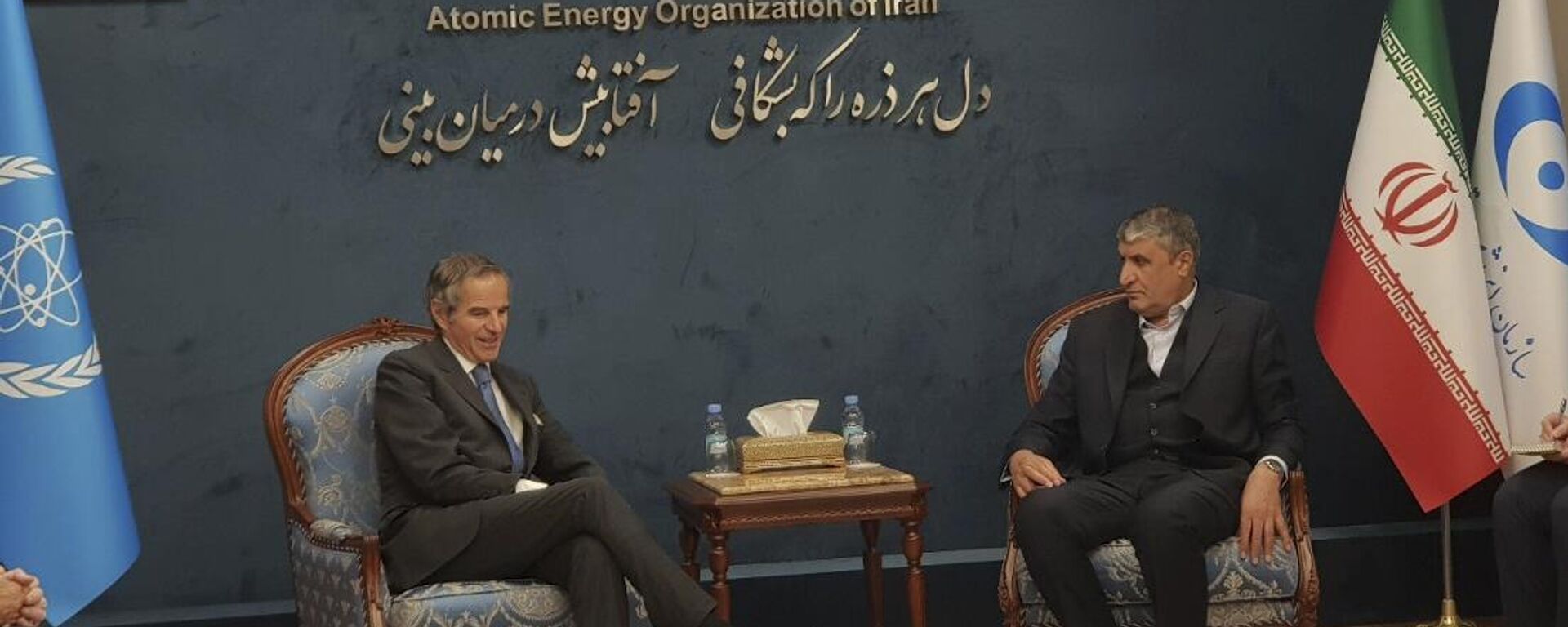رئيس منظمة الطاقة الذرية الإيرانية محمد إسلامي، يستقبل المدير العام لوكالة الطاقة الذرية الدولية رافائيل غروسي في طهران، الجمعه 3 مارس/ آذار 2023. - سبوتنيك عربي, 1920, 04.03.2023
