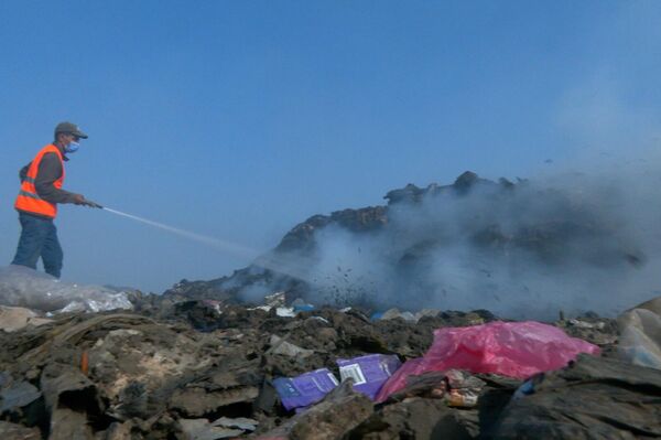 حريق في مكب النفايات الرئيسي في غزة - سبوتنيك عربي