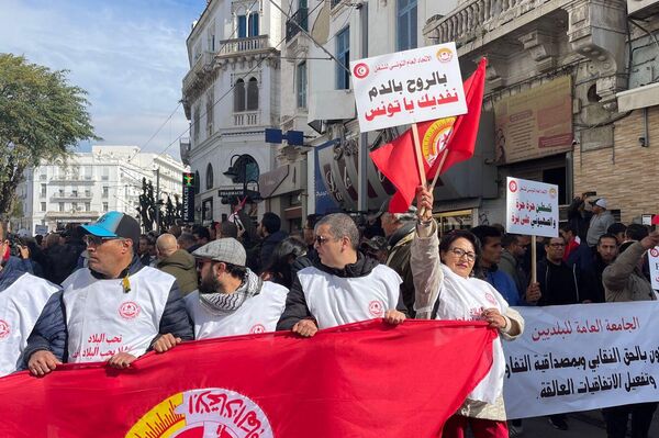 اتحاد الشغل يتظاهر رفضا لاستهداف العمل النقابي
 - سبوتنيك عربي