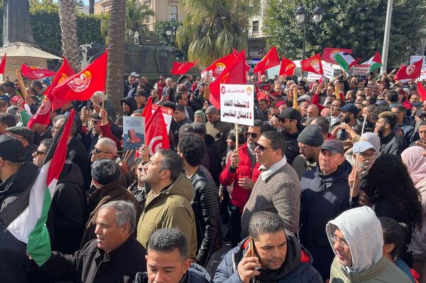 اتحاد الشغل يتظاهر رفضا لاستهداف العمل النقابي
 - سبوتنيك عربي