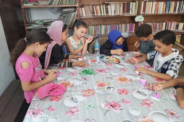 فتاة مصرية تؤسس مكتبة في قريتها الصغيرة بالمنوفية - سبوتنيك عربي