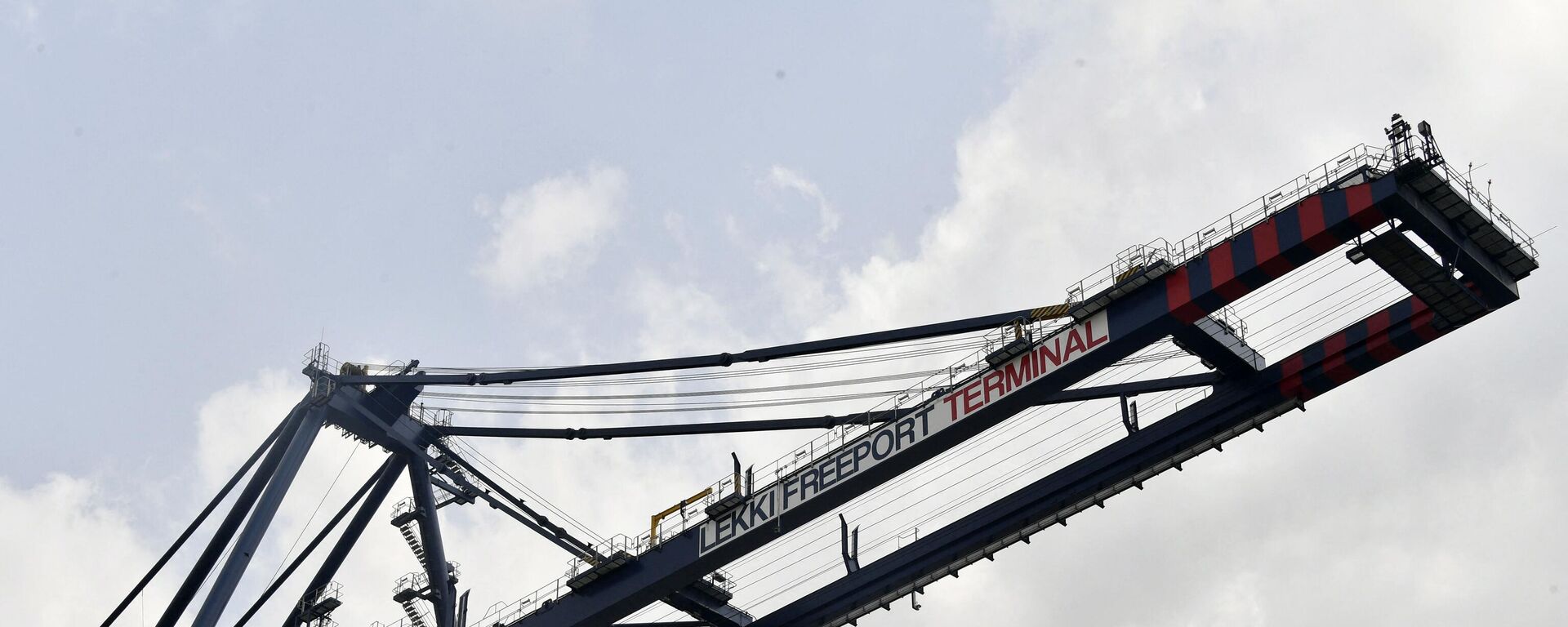 رافعة بأحد الموانئ - سبوتنيك عربي, 1920, 06.03.2023