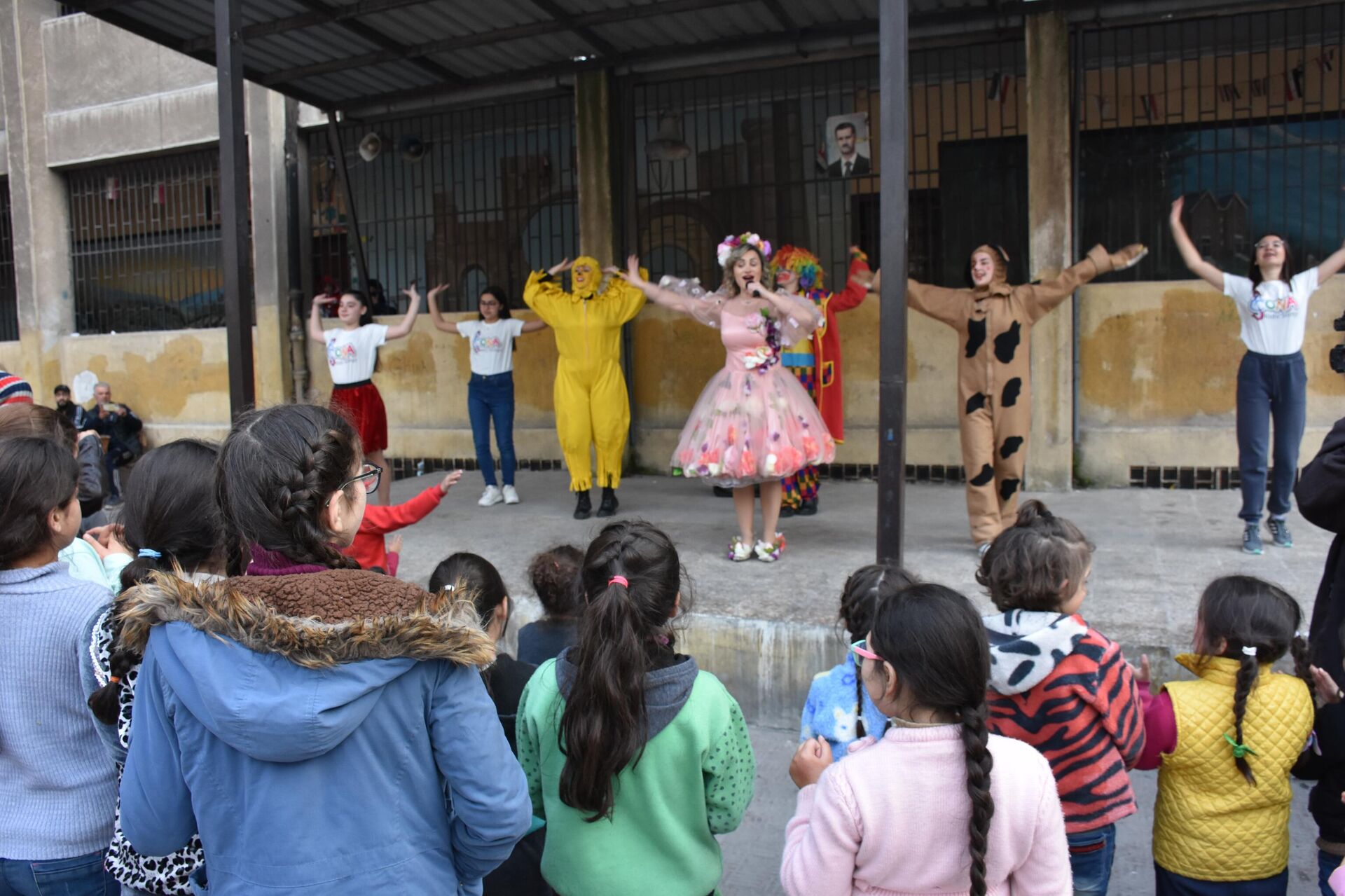 من الحرب إلى الزلزال.. سونا تنذر نفسها لأطفال النكبات في سوريا - سبوتنيك عربي, 1920, 06.03.2023