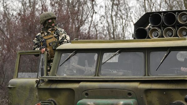 نظام إطلاق الصواريخ المتعددة أوراغان (إعصار) التابع للقوات المسلحة الروسية على مواقع القوات المسلحة الأوكرانية في المنطقة الجنوبية من منطقة العملية العسكرية الخاصة في أوكرانيا - سبوتنيك عربي