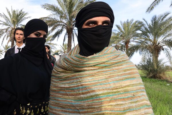 عرض أزياء في بستان في الحسينية، شمال بغداد في 7 مارس/آذار 2023. - سبوتنيك عربي