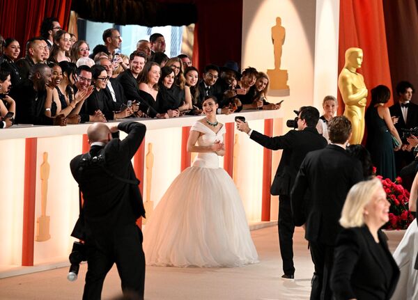 الممثلة الأمريكية صوفيا كارسون تصل إلى السجادة الحمراء لحفل توزيع جوائز الأوسكار السنوي الـ95 في مسرح دولبي في هوليوود، كاليفورنيا في 12 مارس 2023. - سبوتنيك عربي
