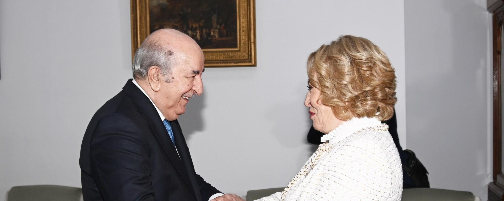 الرئيس الجزائري، عبد المجيد تبون, يستقبل رئيسة مجلس الفيدرالية الروسي، فالنتينا ماتفيينكو في العاصمة الجزائرية 16 مارس 2023. - سبوتنيك عربي, 1920, 16.03.2023