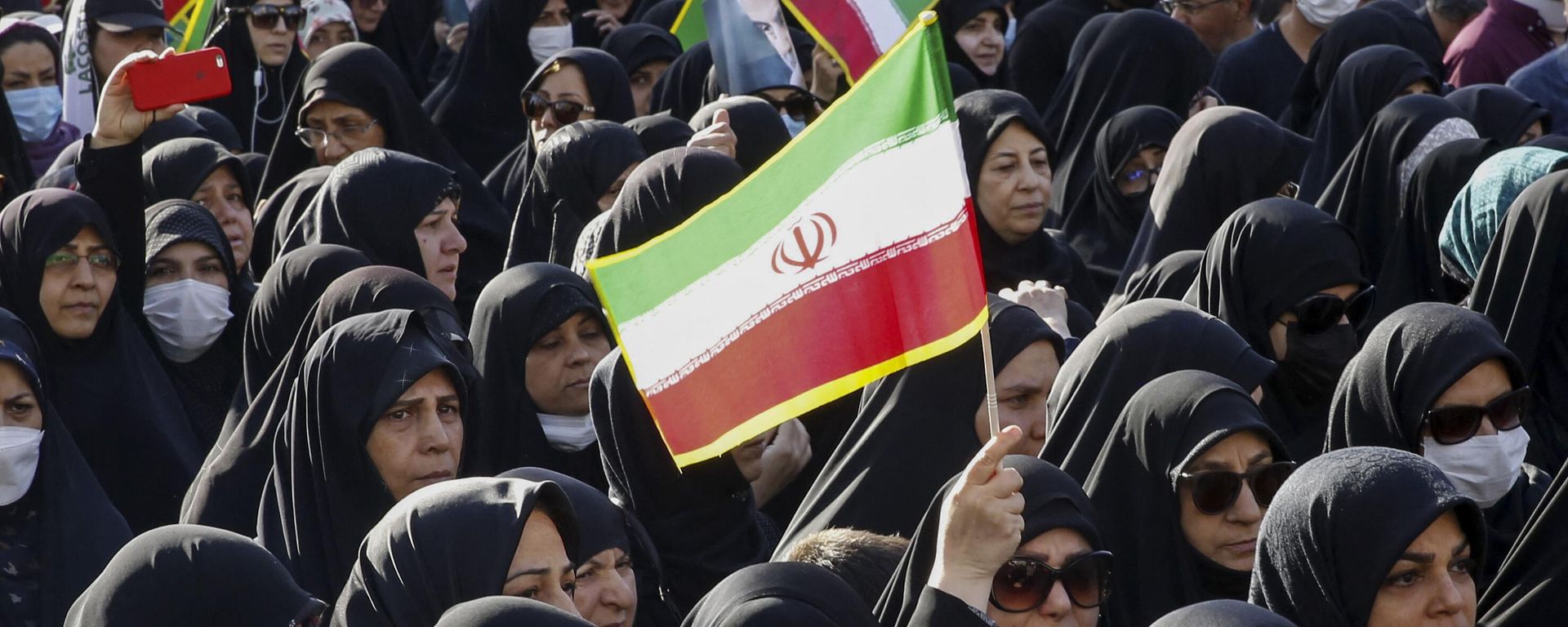 احتجاجات كبيرة للنساء في إيران عقب وفاة الفتاة مهسا أميني، داخل مقر للشرطة بعد توقيفها بدعوى ارتداء الحجاب بشكل غير ملائم احتجاجات كبيرة للنساء في إيران عقب وفاة الفتاة مهسا أميني، داخل مقر للشرطة بعد توقيفها بدعوى ارتداء الحجاب بشكل غير ملائم - سبوتنيك عربي, 1920, 18.03.2023
