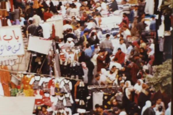 مظاهرات ترفض غزو أمريكا للعراق في العاصمة المصرية القاهرة، عام 2003 مظاهرات ترفض غزو أمريكا للعراق في العاصمة المصرية القاهرة، عام 2003 - سبوتنيك عربي