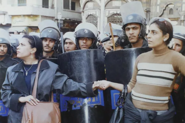 مظاهرات ترفض غزو أمريكا للعراق في العاصمة المصرية القاهرة، عام 2003 مظاهرات ترفض غزو أمريكا للعراق في العاصمة المصرية القاهرة، عام 2003 - سبوتنيك عربي
