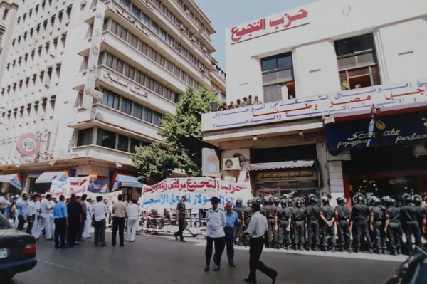 مظاهرات ترفض غزو أمريكا للعراق في العاصمة المصرية القاهرة، عام 2003 مظاهرات ترفض غزو أمريكا للعراق في العاصمة المصرية القاهرة، عام 2003 - سبوتنيك عربي