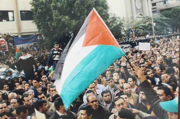 مظاهرات ترفض غزو أمريكا للعراق في العاصمة المصرية القاهرة، عام 2003 مظاهرات ترفض غزو أمريكا للعراق في العاصمة المصرية القاهرة، عام 2003 - سبوتنيك عربي