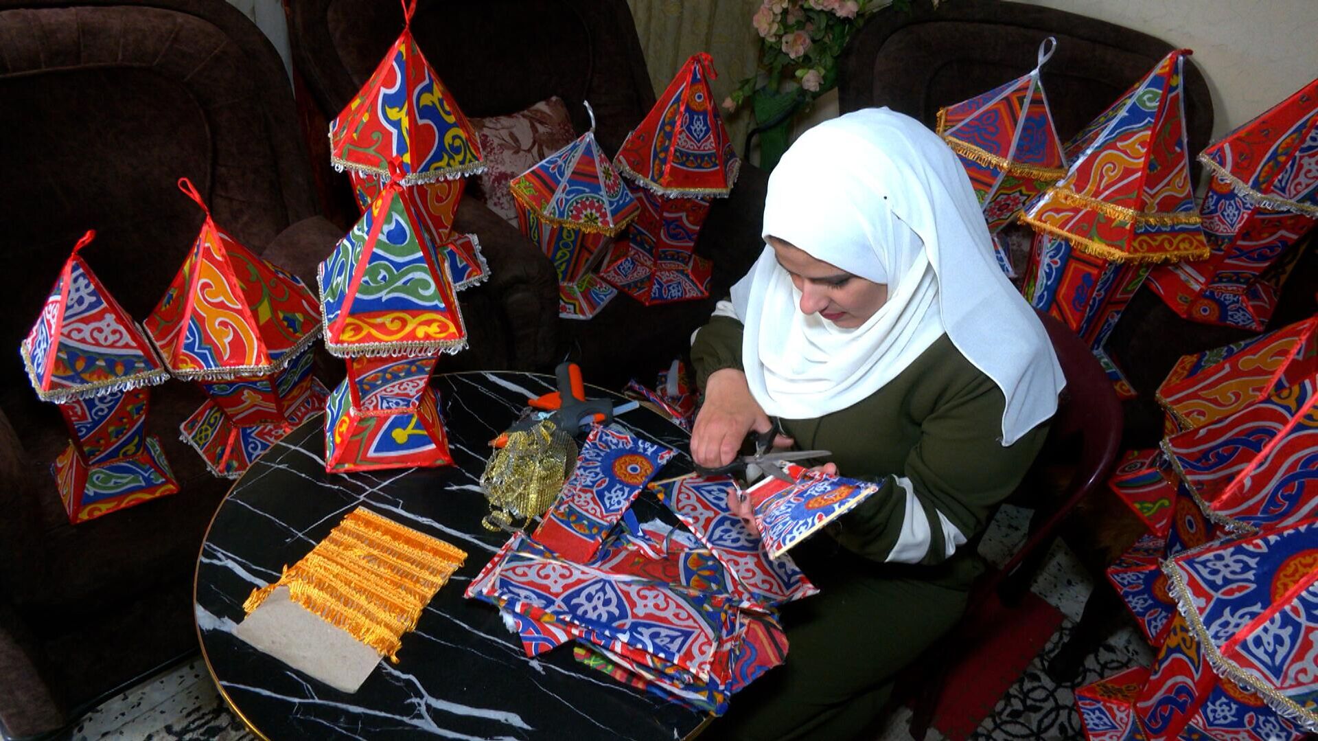 فلسطينية تبدع في صناعة فانوس رمضان لتحسين حالة اسرتها المادية - سبوتنيك عربي, 1920, 25.03.2023