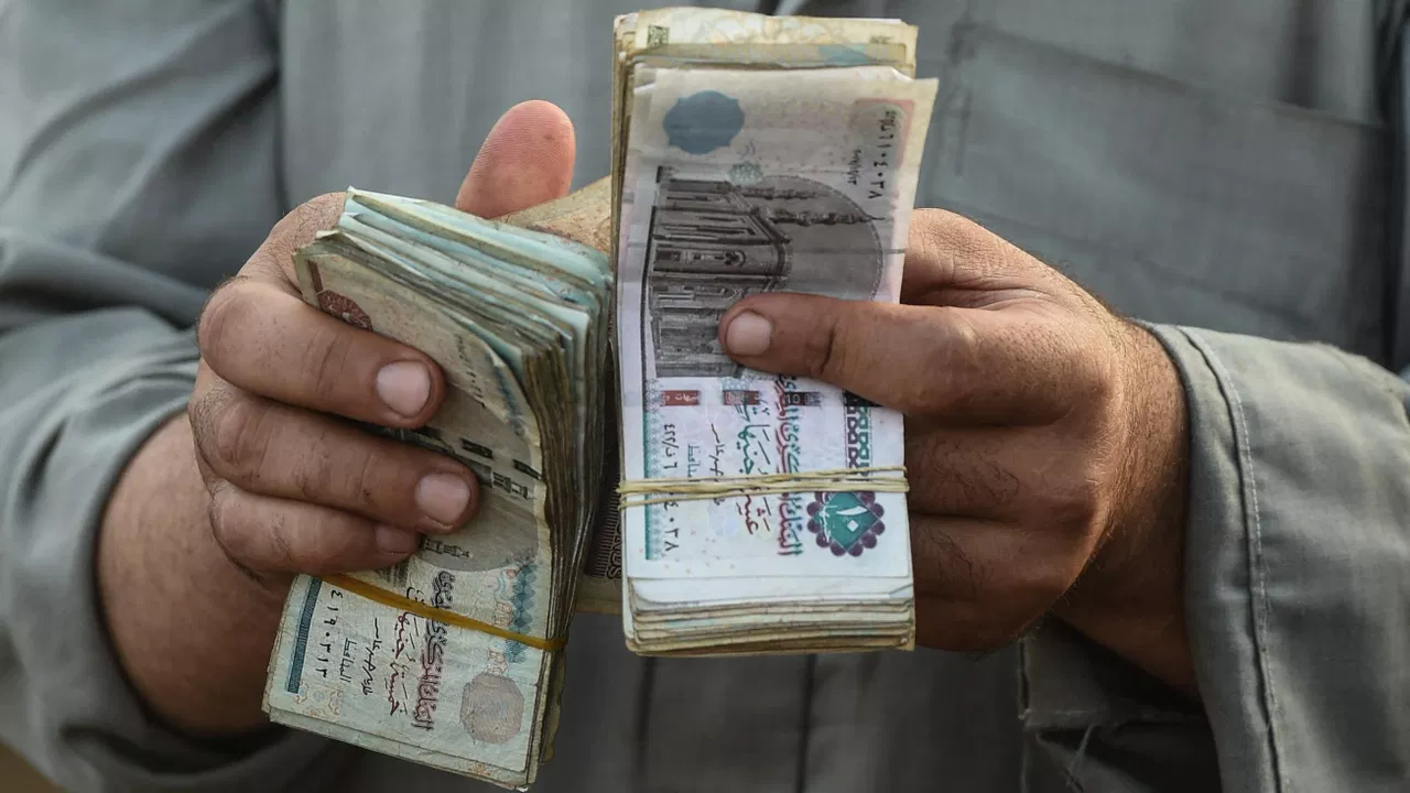 الدولار ارتفع 30 قرشا دفعة واحدة بالبنوك ووصل 47.58