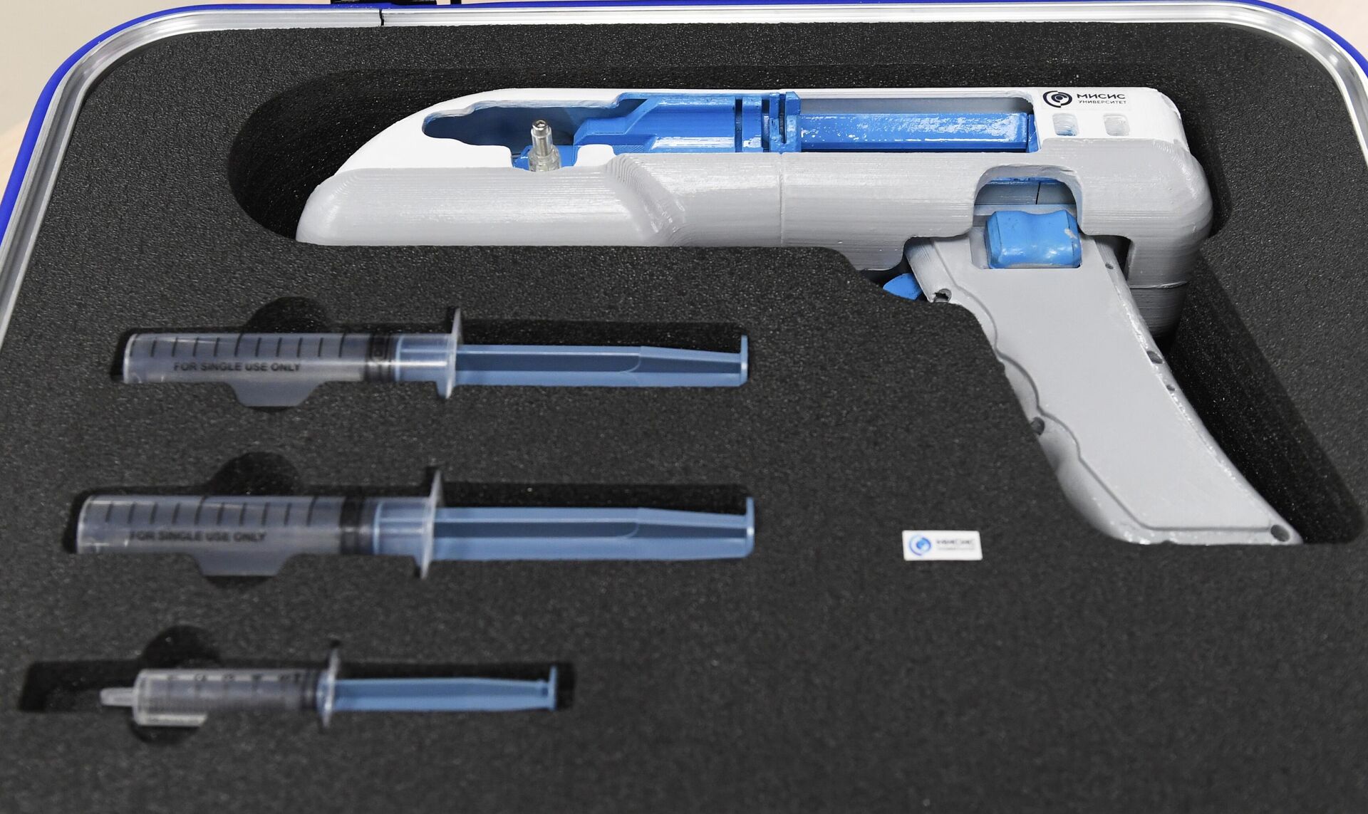 طور علماء روس من جامعة العلوم والتكنولوجيا في موسكو أول مسدس نسيج روسي يخيط الجروح بالبوليمرات الحيوية. - سبوتنيك عربي, 1920, 05.04.2023