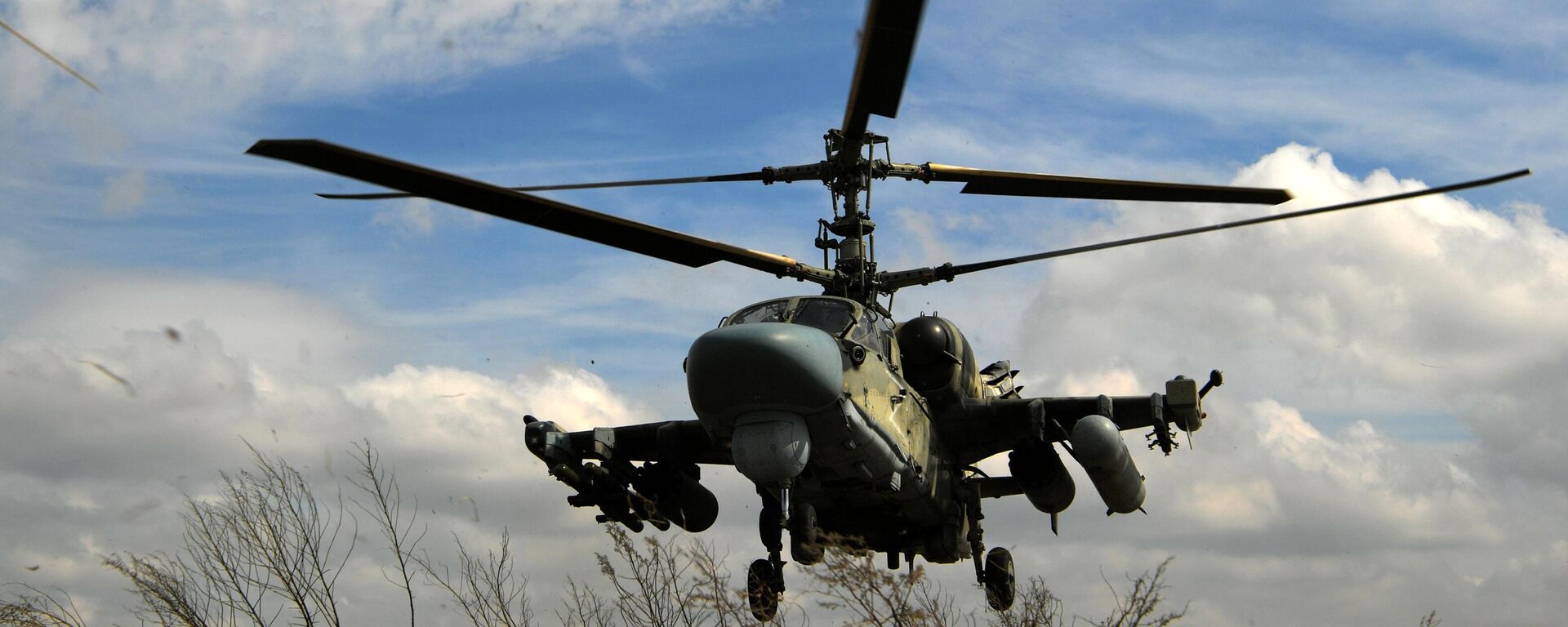أفراد من الأرض يلتقون بطائرة هليكوبتر من طراز كا-52 تابعة للقوات المسلحة الروسية في منطقة العملية العسكرية الخاصة. - سبوتنيك عربي, 1920, 16.09.2023