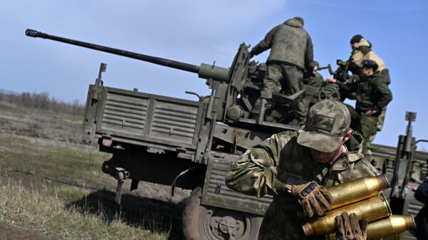 عناصر القوات المحمولة في ميدان للتدريب في منطقة العملية العسكرية الخاصة  - سبوتنيك عربي