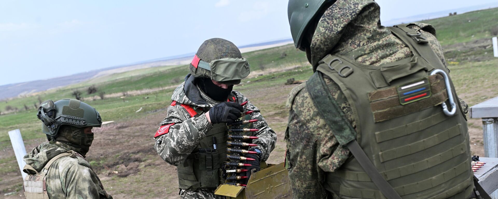 عناصر القوات المحمولة في ميدان للتدريب في منطقة العملية العسكرية الخاصة  - سبوتنيك عربي, 1920, 28.04.2025