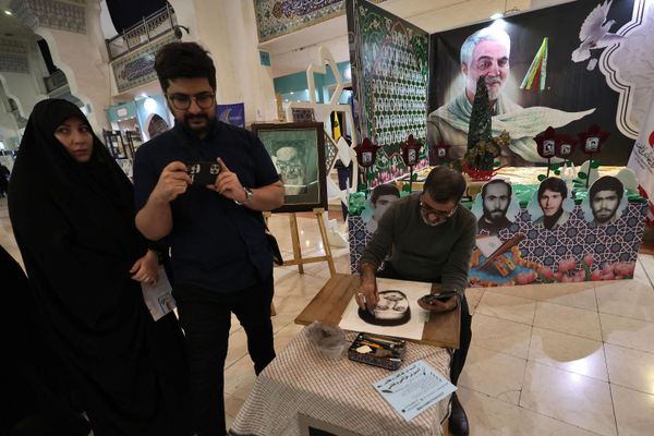 إيرانيون يزورون المعرض الدولي للقرآن الكريم في مسجد الإمام الخميني الكبير في طهران، في 11 أبريل 2023. - سبوتنيك عربي