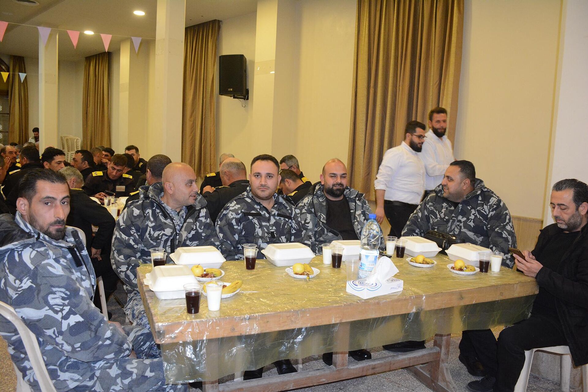 كنيسة تقيم مأدبة إفطار رمضاني لعمال الخدمة العامة في اللاذقية
 - سبوتنيك عربي, 1920, 13.04.2023