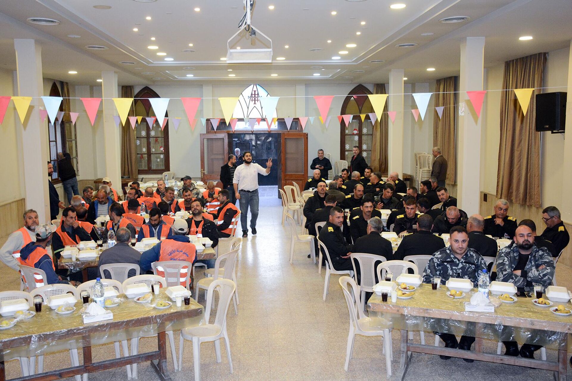 كنيسة تقيم مأدبة إفطار رمضاني لعمال الخدمة العامة في اللاذقية
 - سبوتنيك عربي, 1920, 13.04.2023