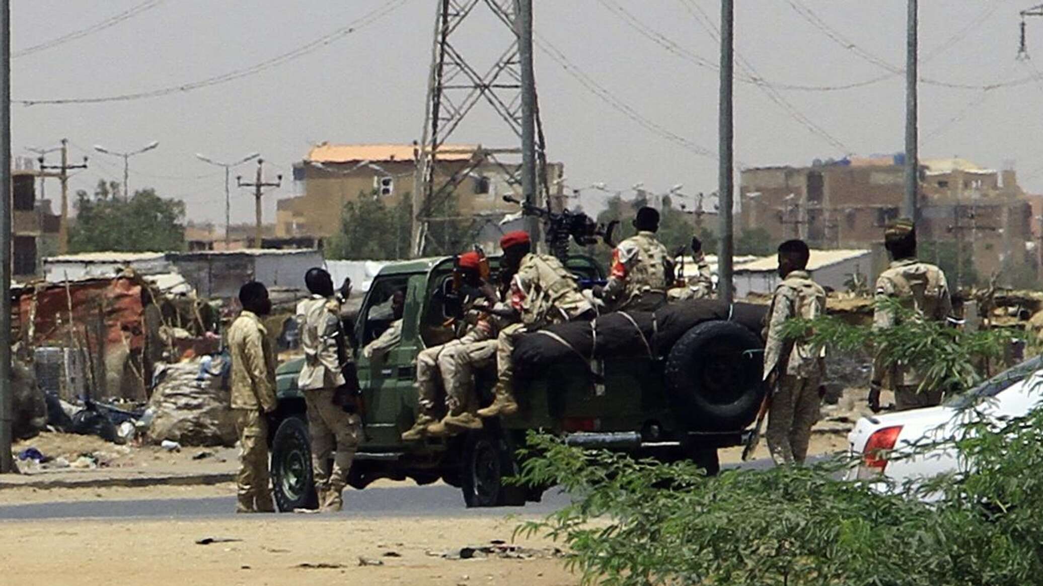 الجيش السوداني والدعم السريع يتبادلان الاتهامات حول تدمير جسر الحلفايا في الخرطوم