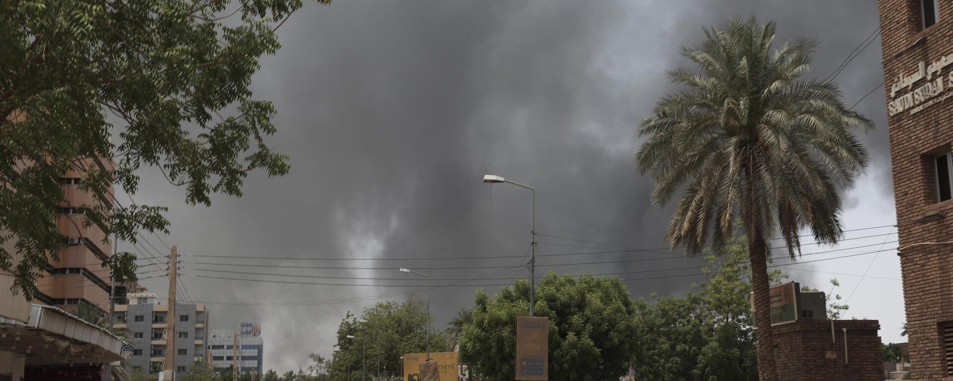 الدخان يتصاعد في الخرطوم ، السودان ، 15 أبريل 2023.  - سبوتنيك عربي, 1920, 15.06.2023