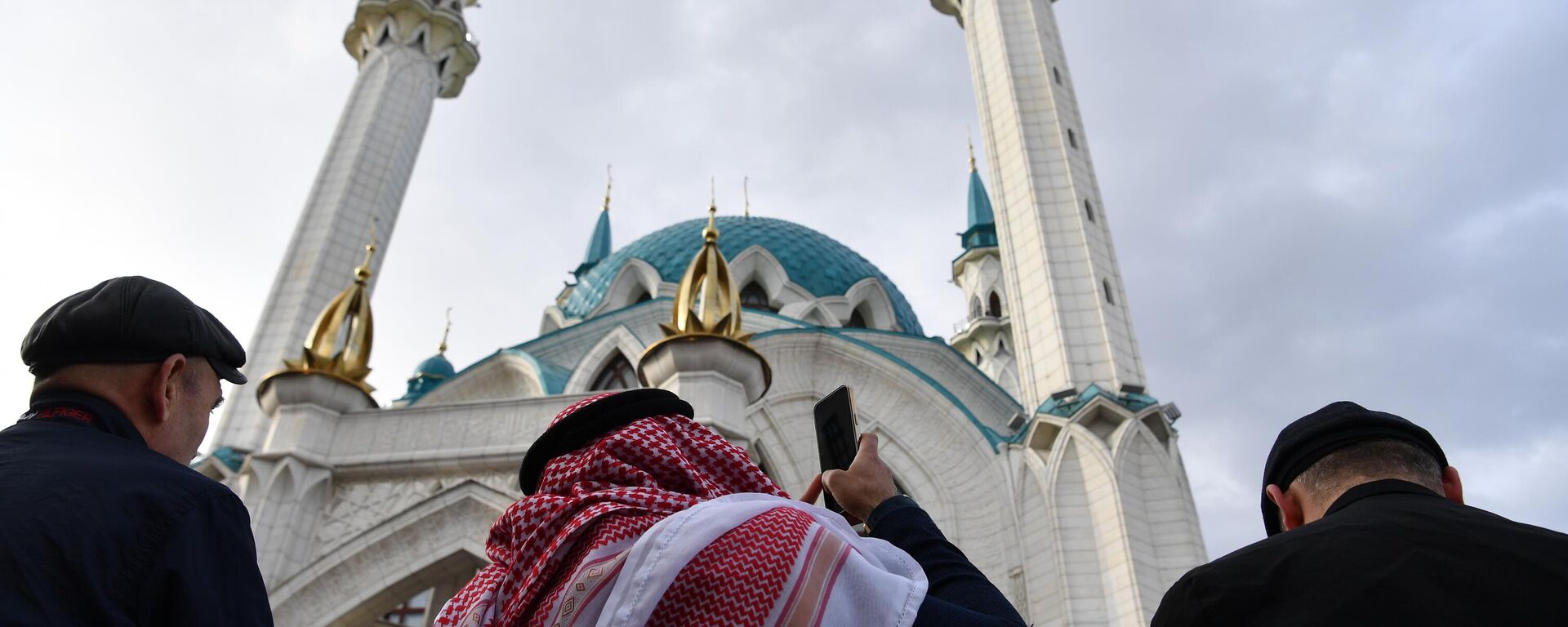 مصلون في يوم عيد الفطر بمسجد قول شريف في مدينة قازان الروسية. - سبوتنيك عربي, 1920, 21.04.2025