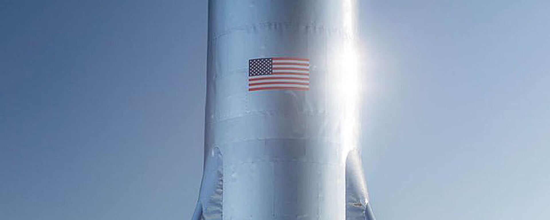 SpaceX установила на стартовый стол в Техасе первый летный прототип ракеты Starship - سبوتنيك عربي, 1920, 21.04.2023