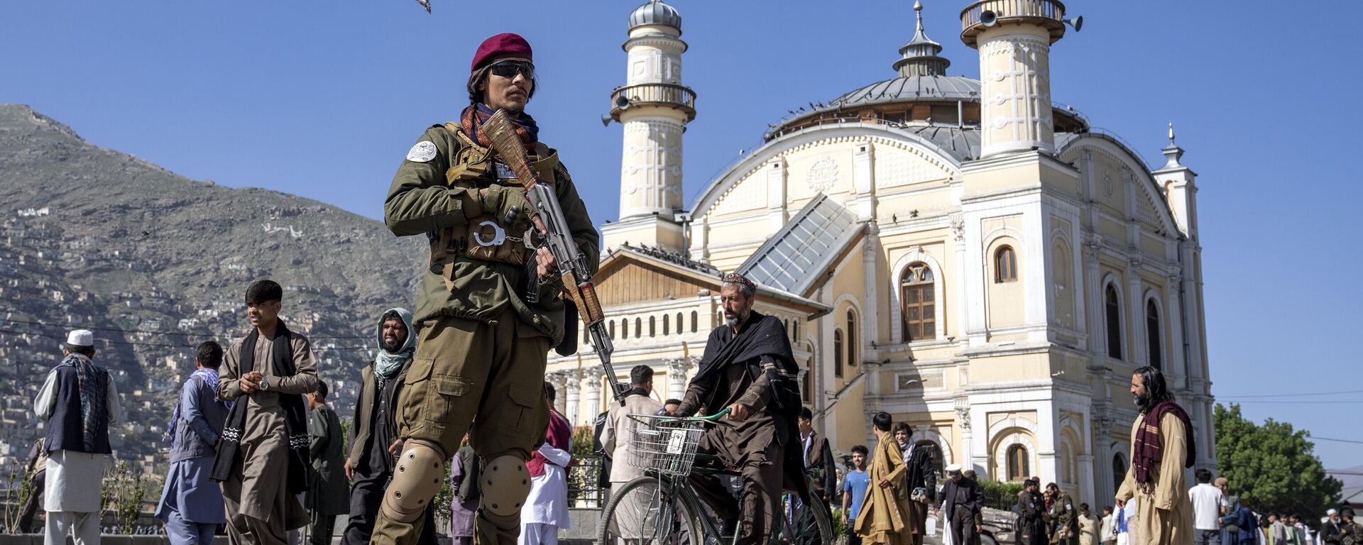 مقاتل من طالبان أثناء خدمة الحراسة في كابول - سبوتنيك عربي, 1920, 14.09.2025