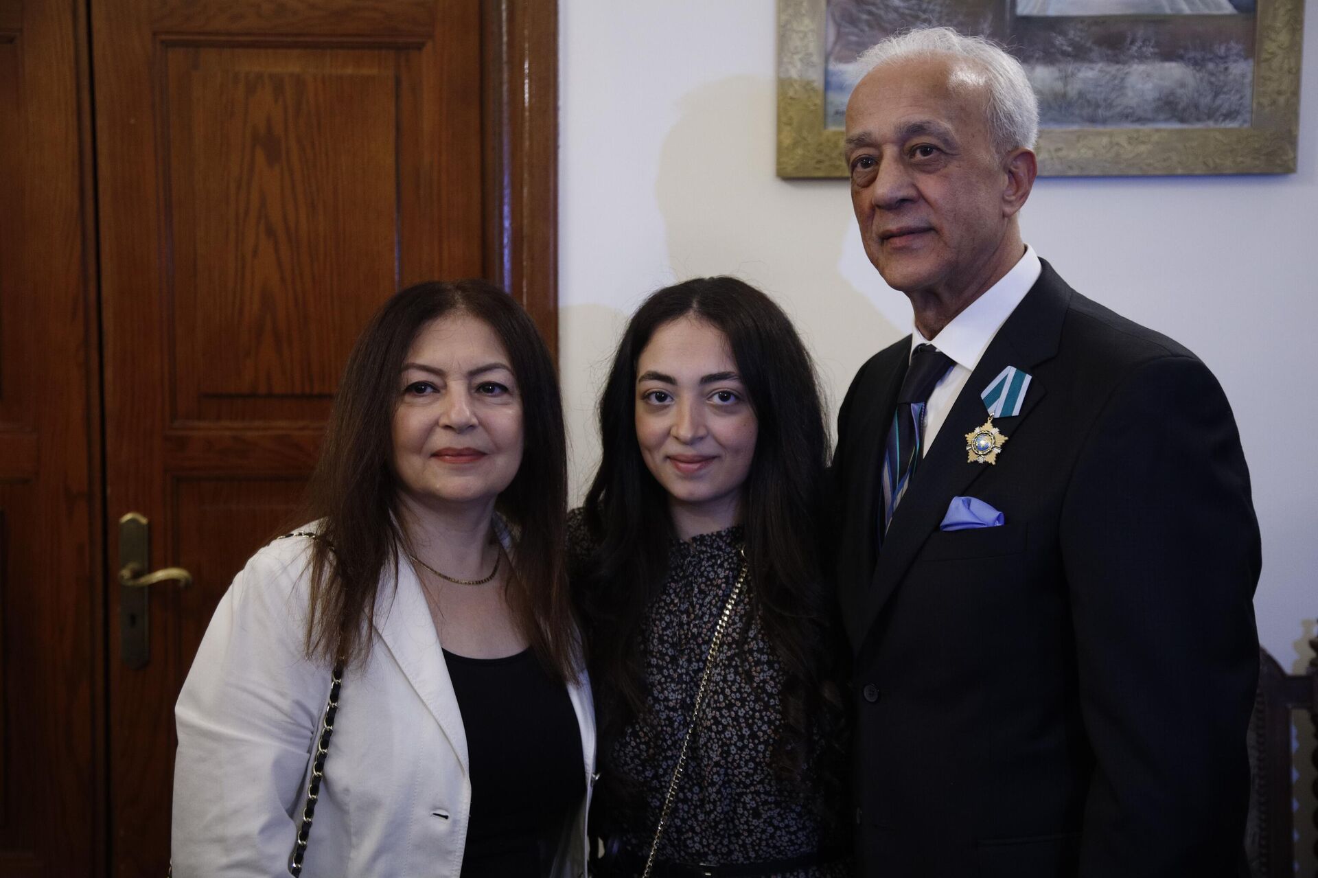 الرئيس الروسي فلاديمير بوتين يمنح الفنان التشكيلي اللبناني نزار ضاهر وسام الصداقة
 - سبوتنيك عربي, 1920, 27.04.2023