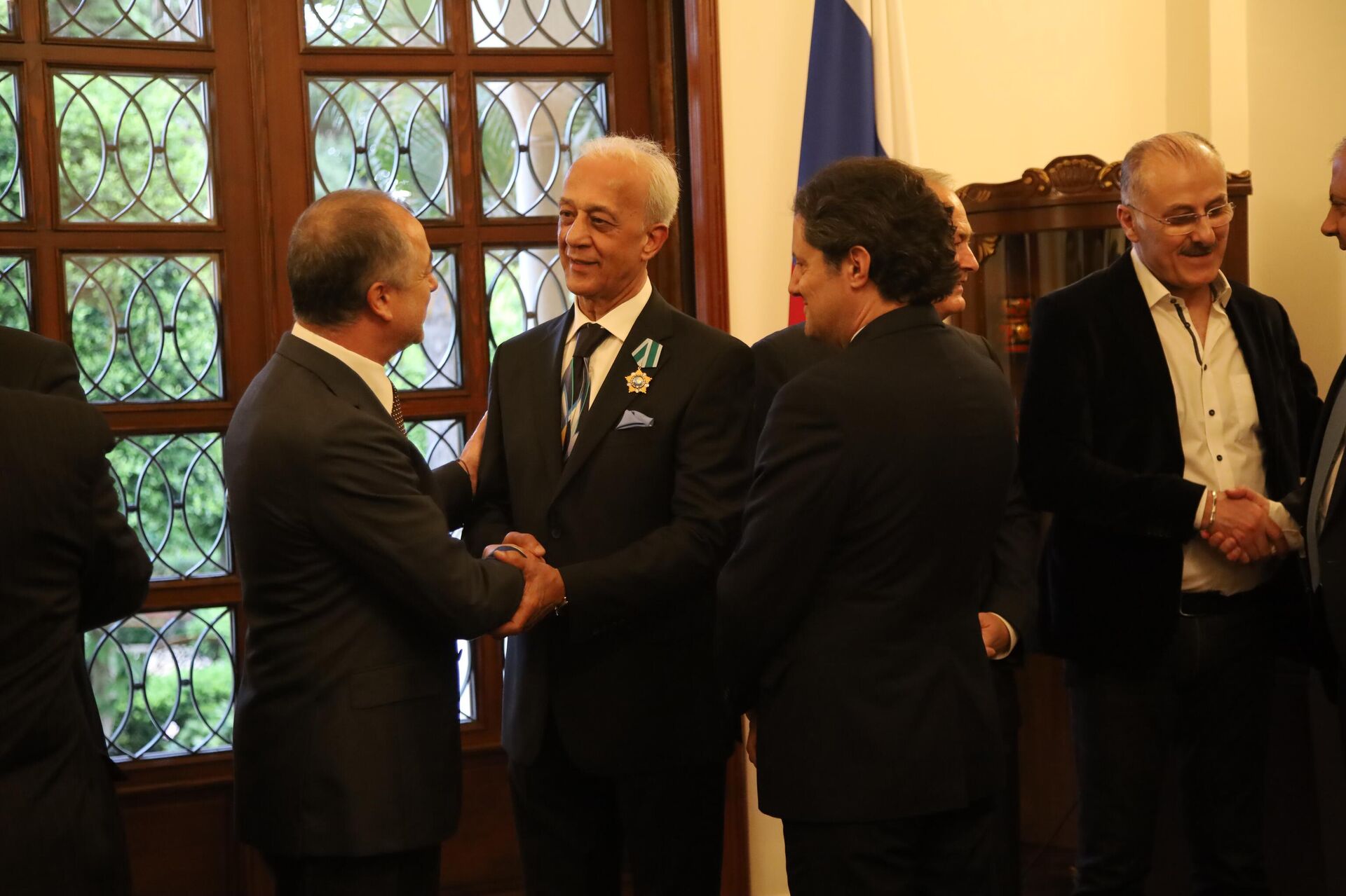 الرئيس الروسي فلاديمير بوتين يمنح الفنان التشكيلي اللبناني نزار ضاهر وسام الصداقة
 - سبوتنيك عربي, 1920, 27.04.2023