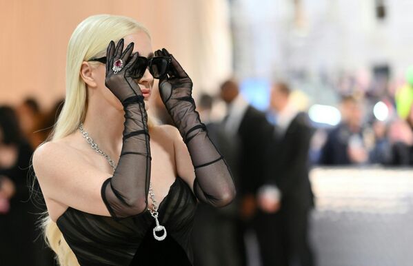 الممثلة الأمريكية جيسيكا شاستين تصل إلى حفل Met Gala لعام 2023 في متحف متروبوليتان للفنون في 1 مايو 2023، في نيويورك. - سبوتنيك عربي