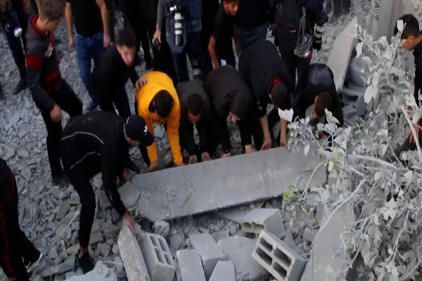 الجيش الإسرائيلي يهدم منزلين شمال الضفة الغربية
الجيش الإسرائيلي يهدم منزلين شمال الضفة الغربية
- سبوتنيك عربي