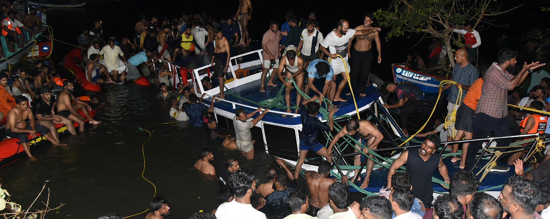 غرق أكثر من 20 شخصا بعد انقلاب قارب سياحي جنوبي الهند، 7 مايو 2023 - سبوتنيك عربي, 1920, 08.05.2023