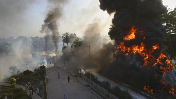 احتجاجات عقب اعتقال عمران خان، رئيس الوزراء السابق ورئيس حزب حركة الإنصاف المعارض، في باكستان 9 مايو 2023 - سبوتنيك عربي