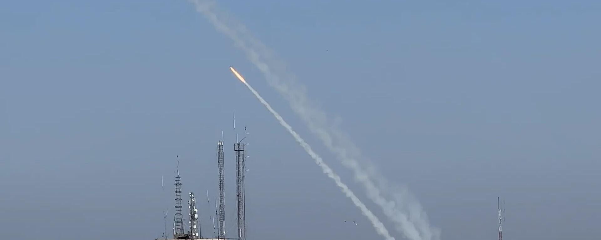 المقاومة الفلسطينية تطلق مئات الصواريخ تجاه إسرائيل تحت اسم ثأر الاحرار - سبوتنيك عربي, 1920, 17.10.2023