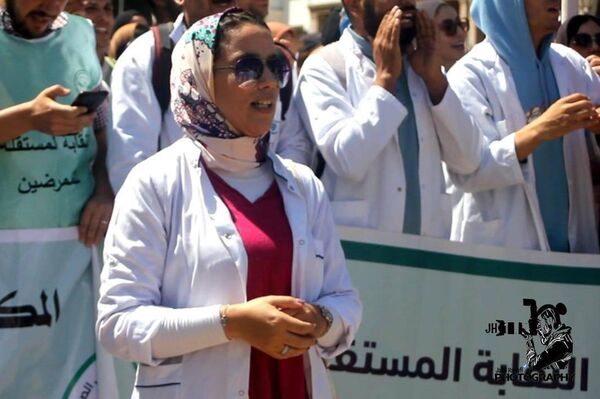 احتجاج الممرضين في المغرب أمام مبنى البرلمان على تجاهل مطالبهم المتعلقة بالأجور وظروف العمل - سبوتنيك عربي