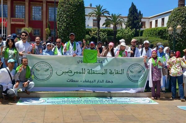 احتجاج الممرضين في المغرب أمام مبنى البرلمان على تجاهل مطالبهم المتعلقة بالأجور وظروف العمل - سبوتنيك عربي