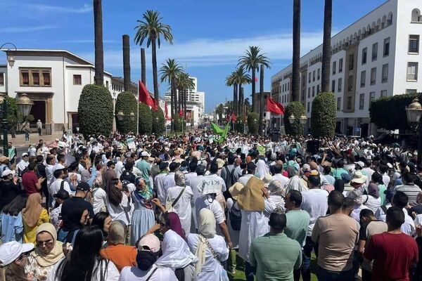 احتجاج الممرضين في المغرب أمام مبنى البرلمان على تجاهل مطالبهم المتعلقة بالأجور وظروف العمل - سبوتنيك عربي