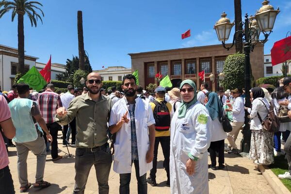 احتجاج الممرضين في المغرب أمام مبنى البرلمان على تجاهل مطالبهم المتعلقة بالأجور وظروف العمل - سبوتنيك عربي