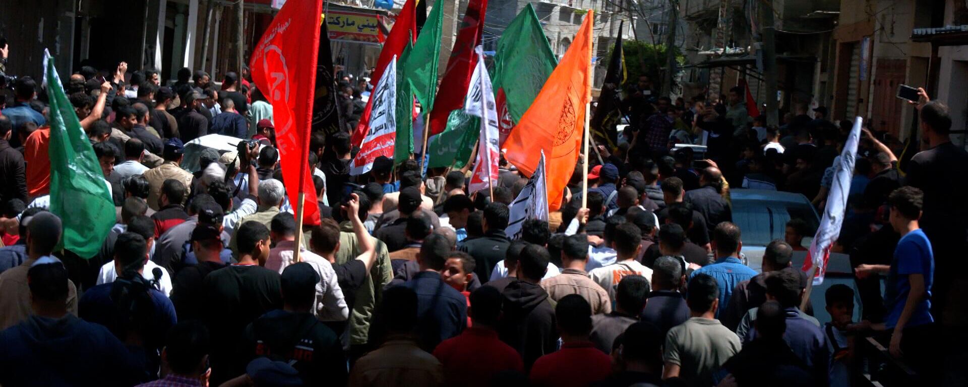 مئات الفلسطينيين يشيعون جثمان القائد في سرايا القدس، إياد الحسني، 13 مايو/ أيار 2023 - سبوتنيك عربي, 1920, 04.09.2023
