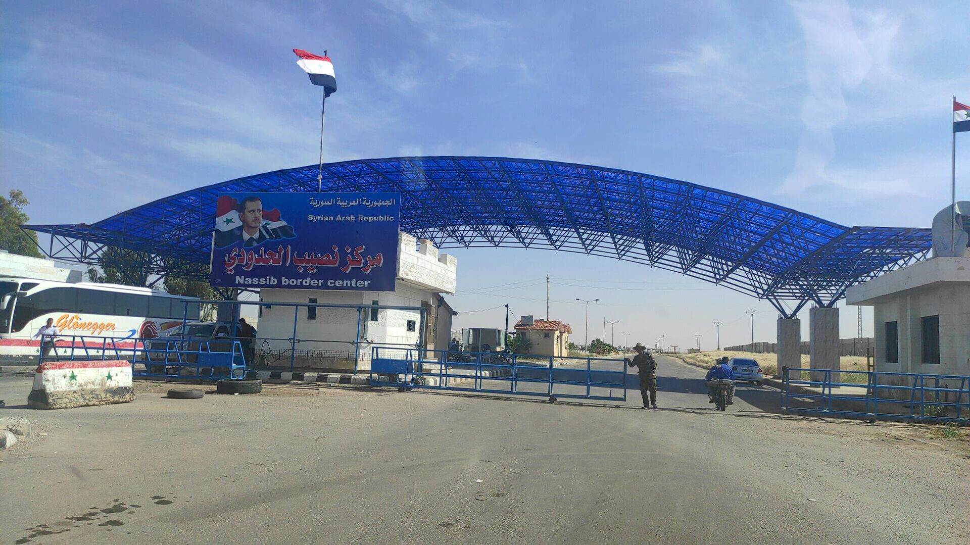 الأردن يبدأ بإرسال منازل مسبقة الصنع لمتضرري الزلزال في سوريا - سبوتنيك عربي, 1920, 16.05.2023