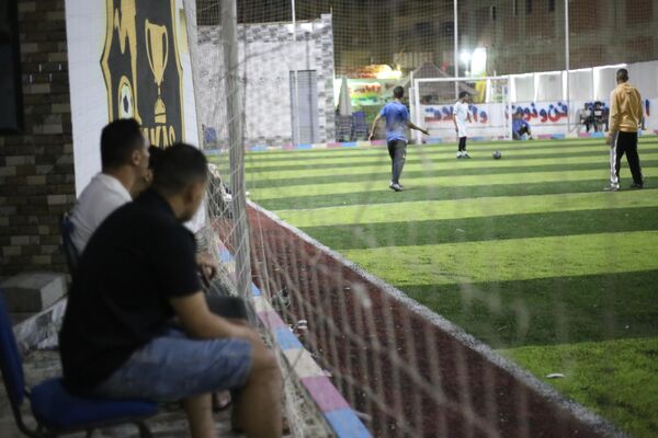 ملاعب النجيل الصناعي... ملاذ المناطق الشعبية لممارسة كرة القدم

 - سبوتنيك عربي