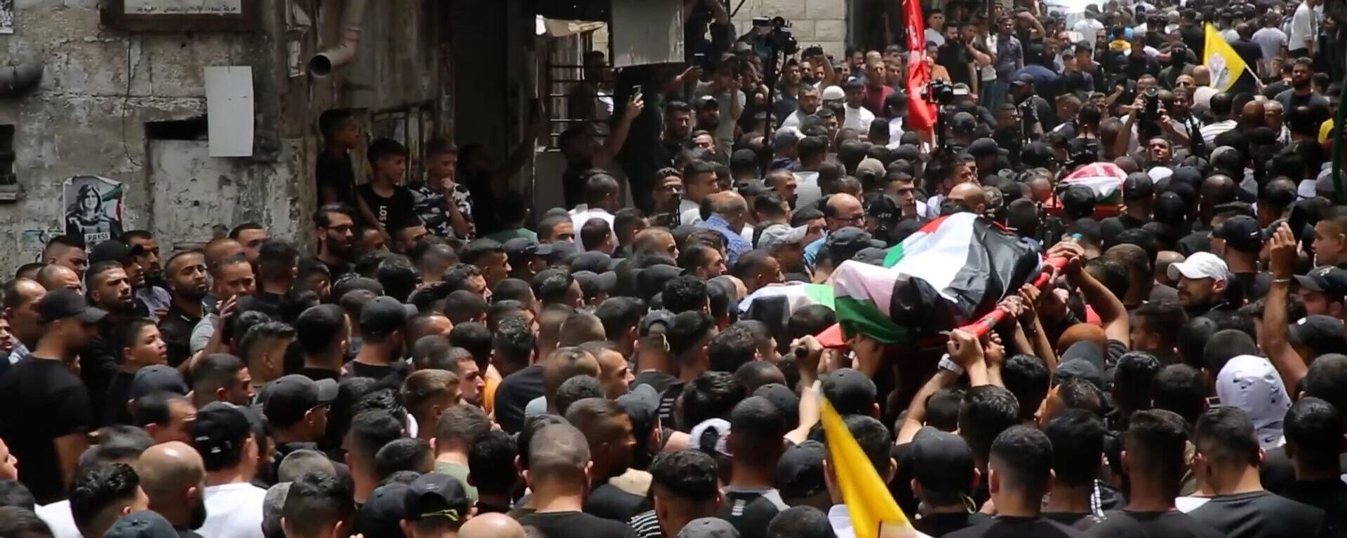 آلاف الفلسطينيين يشيعون قتلى نابلس وسط غضب عارم  - سبوتنيك عربي, 1920, 11.06.2025