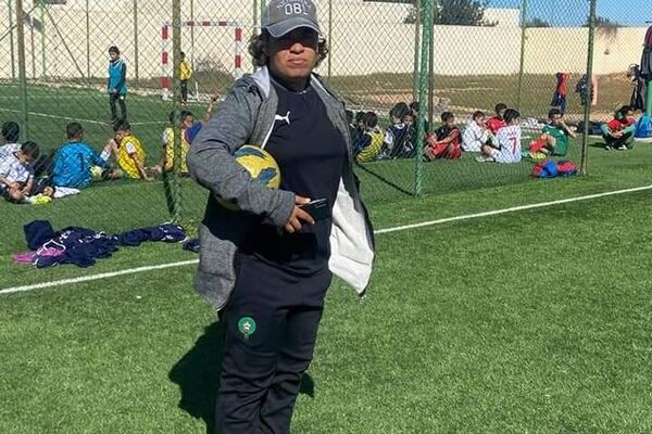 حسناء الدومي‏ أول مدربة كرة قدم مغربية تنقذ فريقها من الهبوط - سبوتنيك عربي