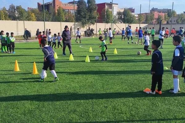 حسناء الدومي‏ أول مدربة كرة قدم مغربية تنقذ فريقها من الهبوط - سبوتنيك عربي
