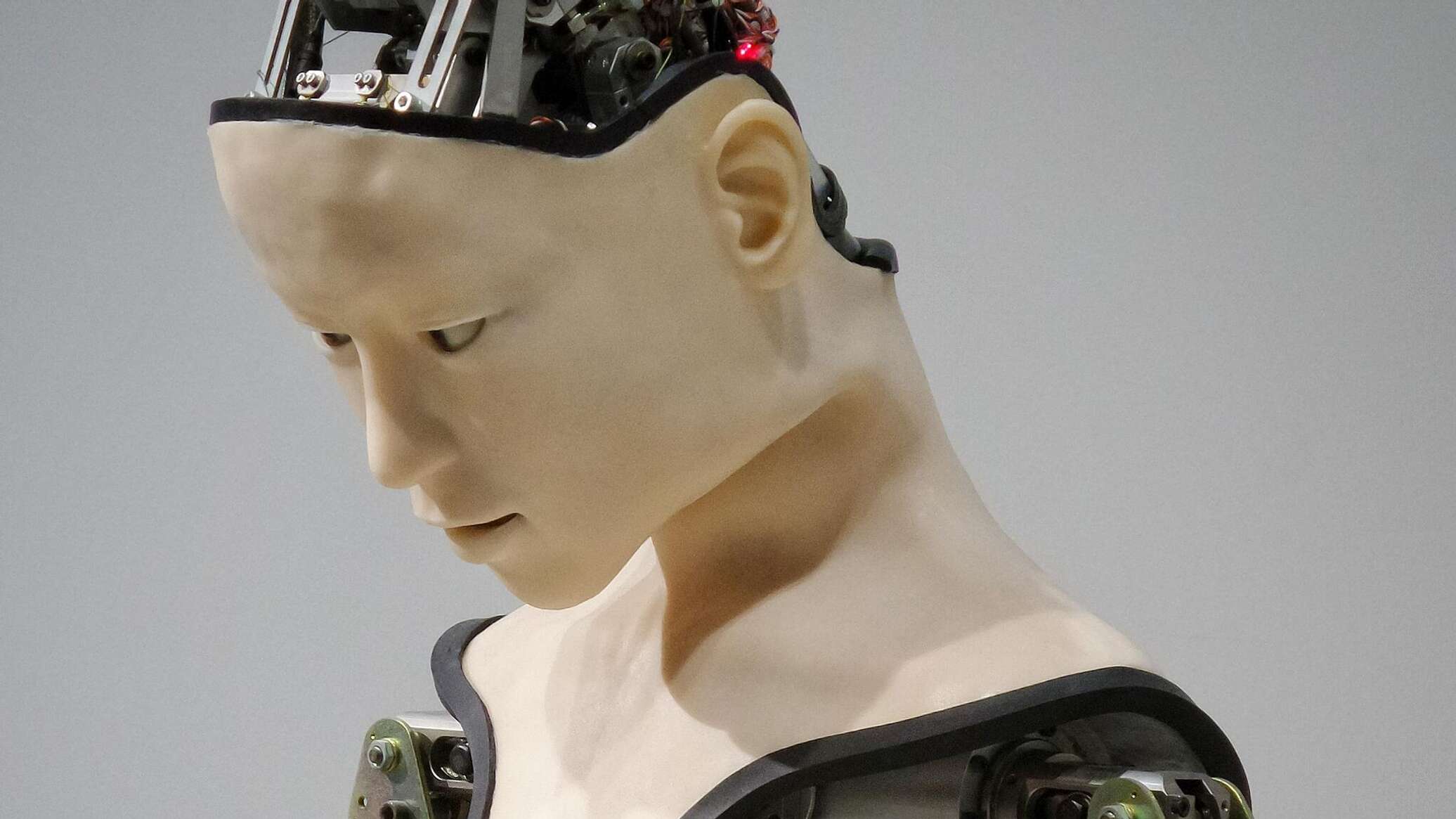الصين تقترح تأسيس منظمة عالمية للذكاء الاصطناعي للحد من الهيمنة الأمريكية