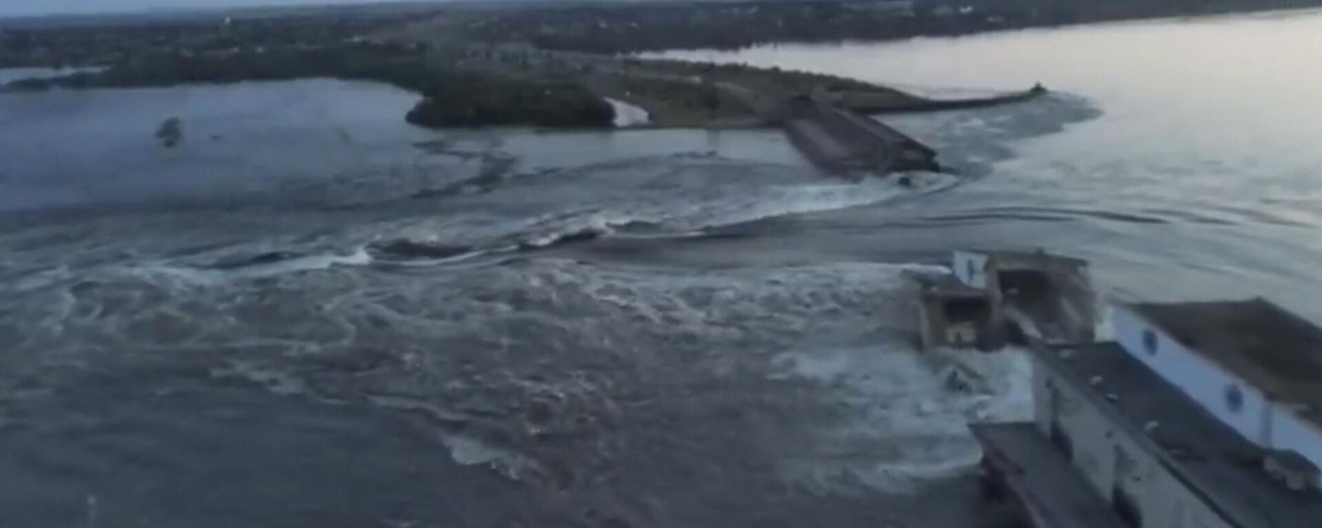 تدمير محطة توليد الطاقة الكهرومائية كاخوفسكايا أثناء القصف الأوكراني - سبوتنيك عربي, 1920, 08.06.2023